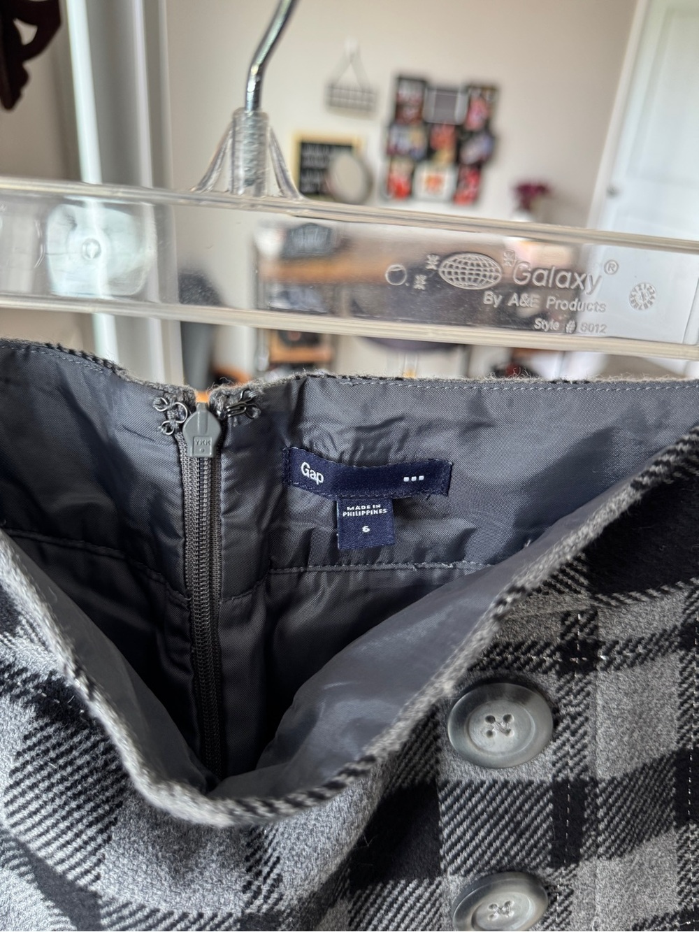 GAP Black and Gray Plaid Button-Front Mini Skirt Y2K Dark Academia Size 6 - Picture 3 of 6